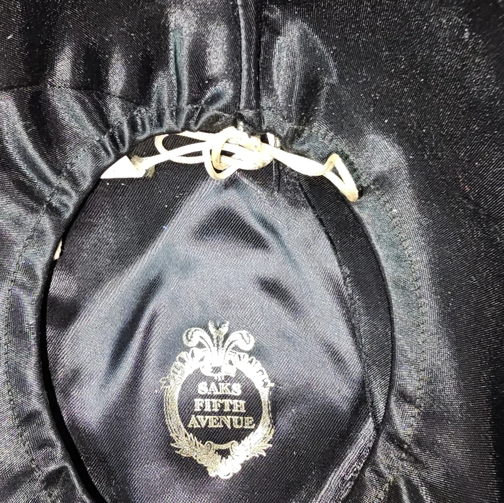 Vintage Saks Fifth Avenue Black Velvet Riding/hunting Cap, Excellant Condition - Picture 4 of 4